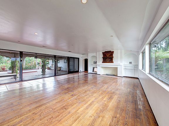 4th image of 5000 Palomar Dr
