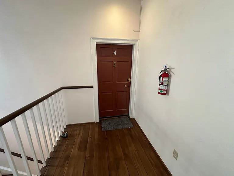 822 Caroline St #4 — Photo 3