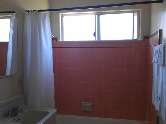 5th image of 7035 S La Cienega Blvd