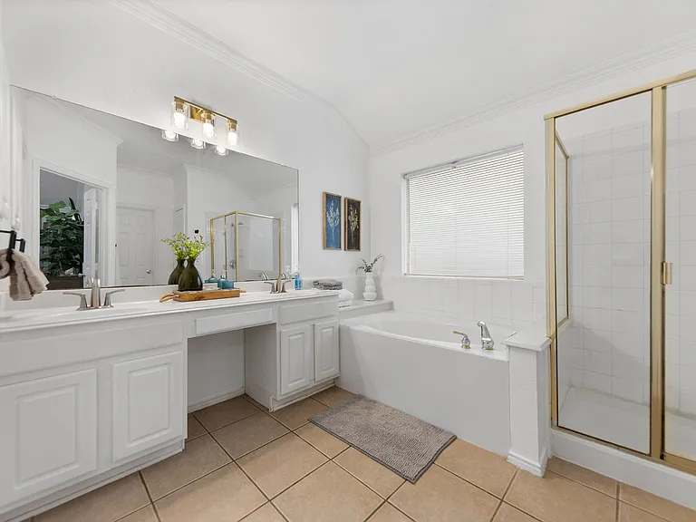 4835 Crown Dr — Photo 7