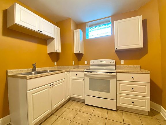 Windows on both sides of the unit offer lots of natural light.