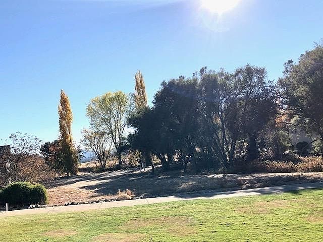 2nd image of 777 Smith Flat Rd