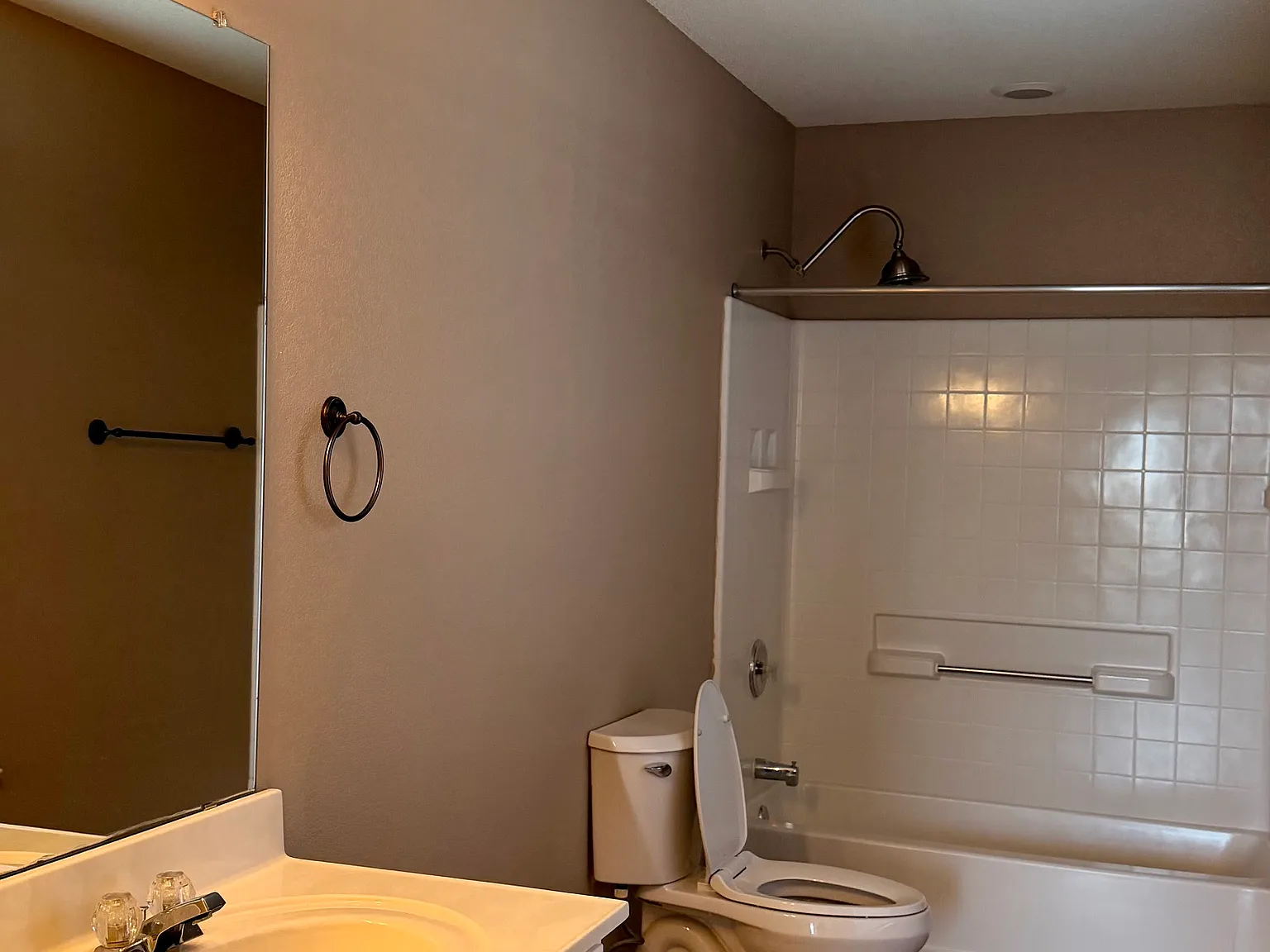 3 bed, 1657 sqft, $2,099 — Photo 3