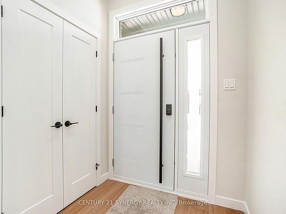 3rd image of 83 Villeneuve St