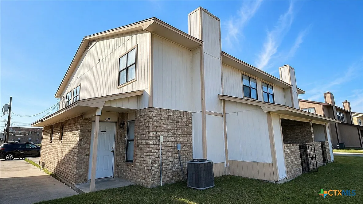 Building Photo - 1813 Cedarhill Dr #B