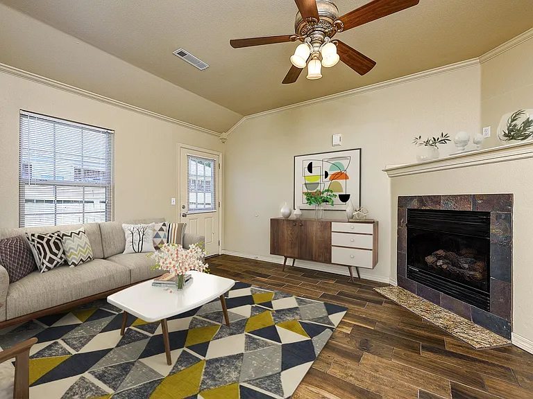 2766 W Wildwood Dr — Photo 2