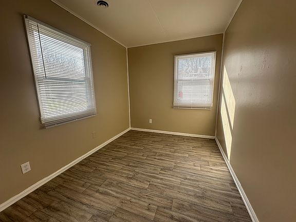 3rd image of 909 Geyer Ave