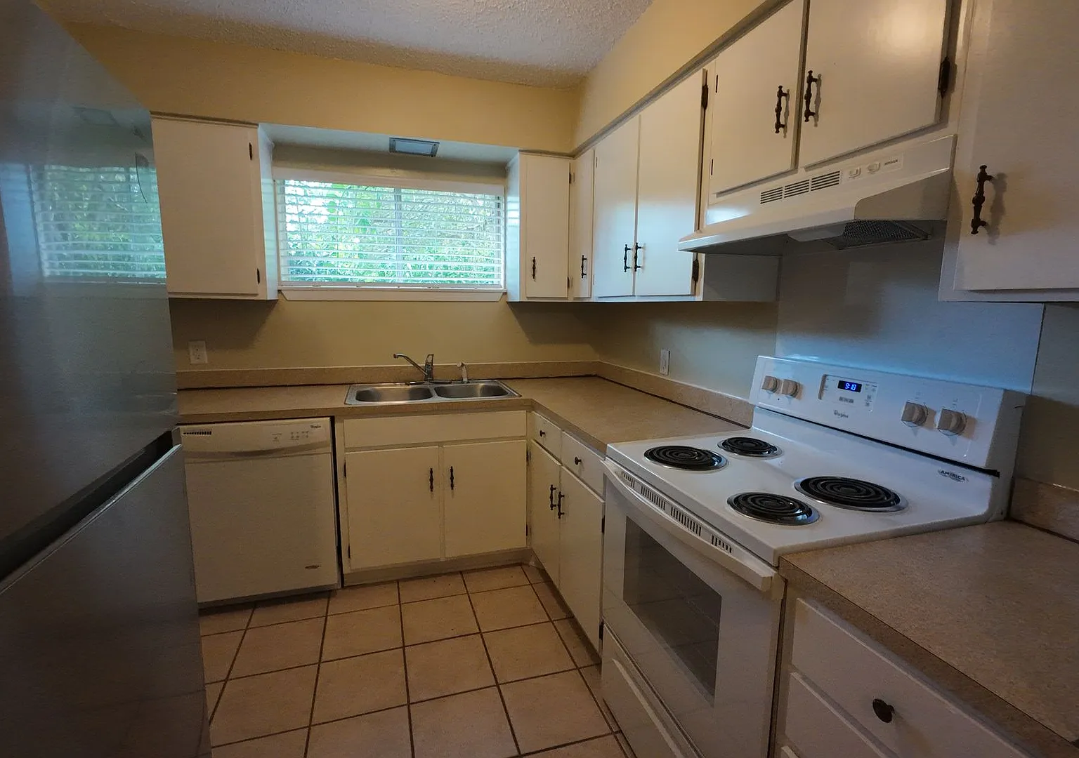 1/1.5 Townhome in Springhill Place — Photo 4