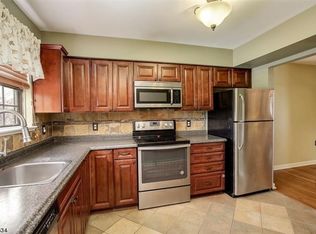 16 Duck Hawk Ct, Hackettstown, NJ 07840