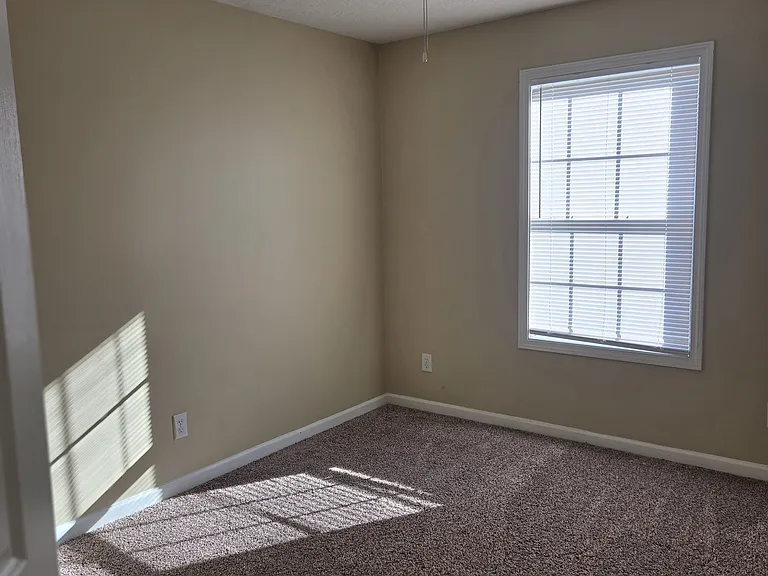 609 Hopewell Park — Photo 14