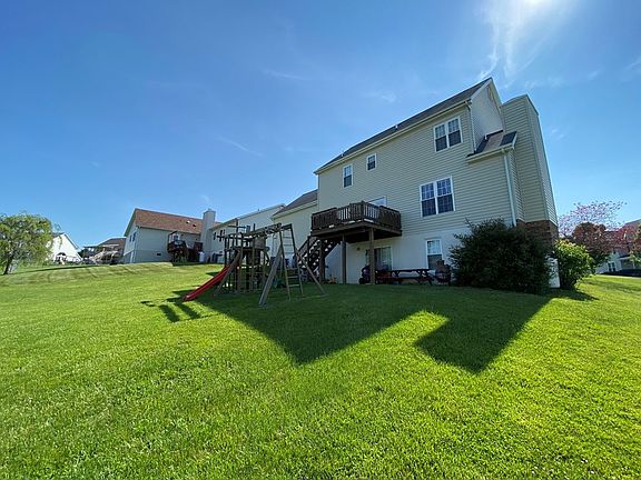 3rd image of 277 Wyndale Dr