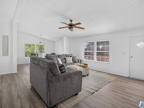 3rd image of 33 Ted St