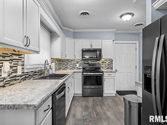 5th image of 4010 N Division St