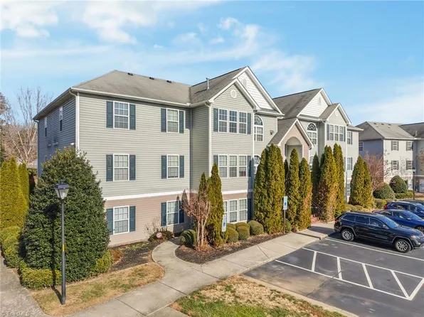 4702 Pennoak Ln, Greensboro, NC 27409