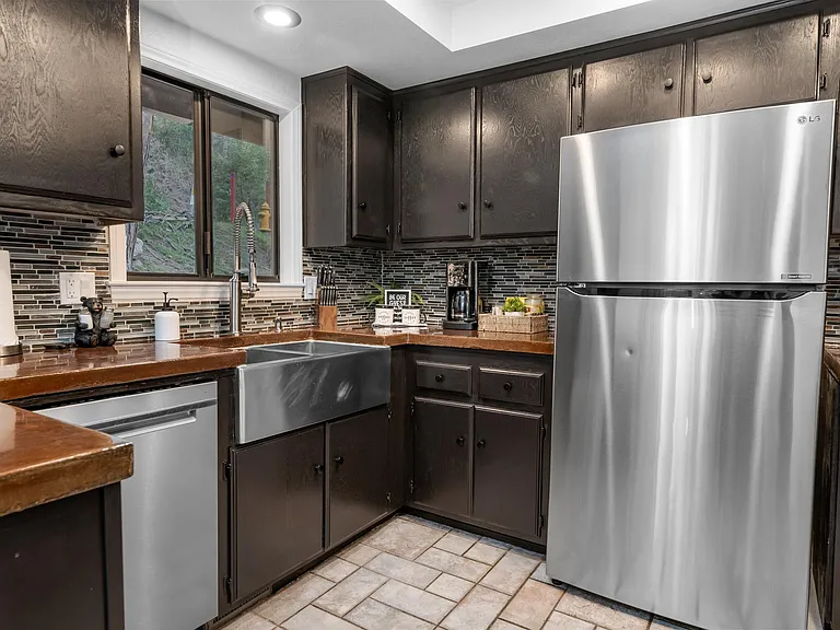 24166 Cresta Dr — Photo 4