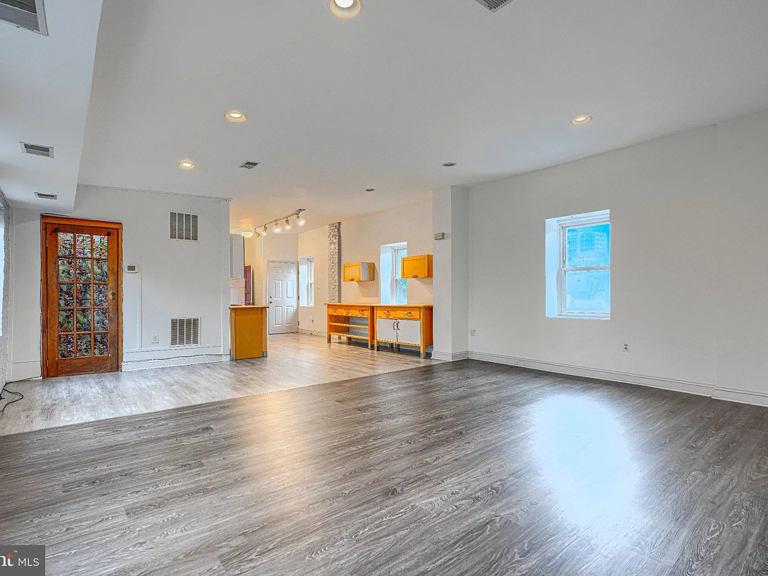 2 bed, 1.0 bath, 1250 sqft, $1,650 — Photo 3