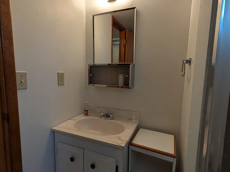 Basement en suite bathroom