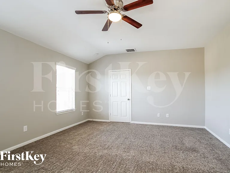 2811 Long Grove Ln — Photo 12
