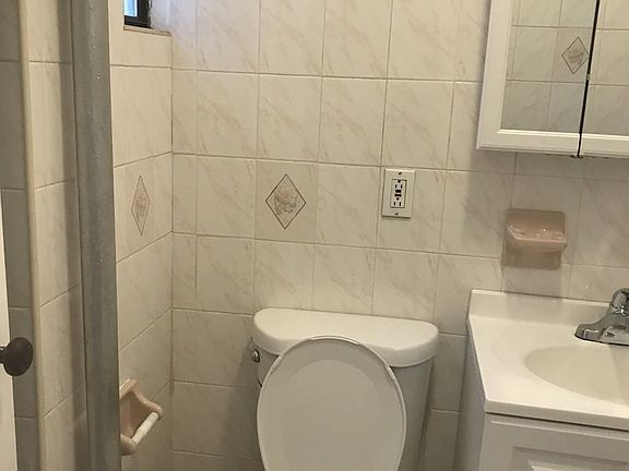 4th image of 2436 43rd St APT 4A