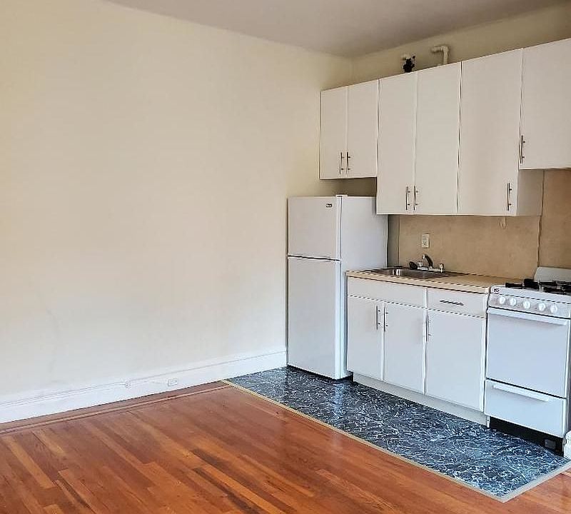 2nd image of 427 W 51st St APT 6B