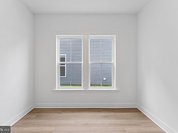 4th image of 715 Warbler Way