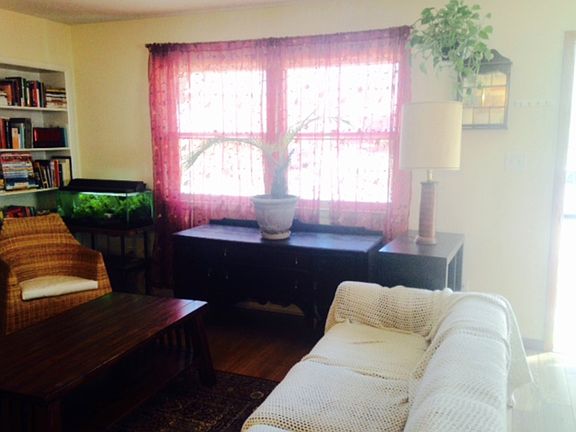 5th image of 909 S Eastside Dr