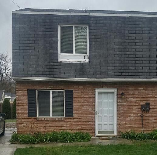 Front View, driveway on left.
