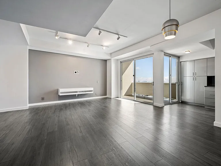 7250 Franklin Ave #1204 — Photo 1