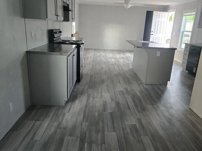 1435 Oak St — Photo 7