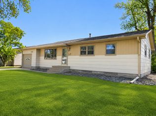 1417 S 6th St, Aberdeen, SD 57401