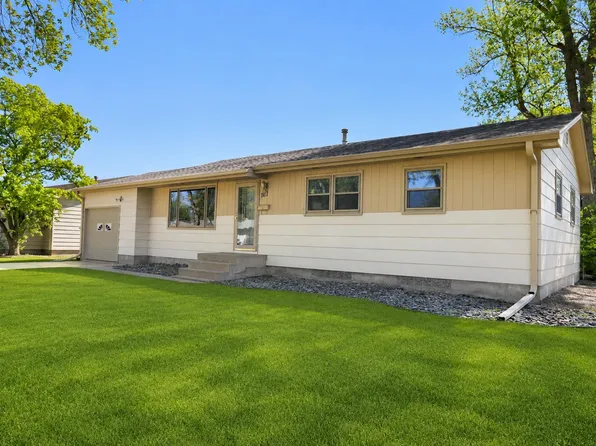 1417 S 6th St, Aberdeen, SD 57401