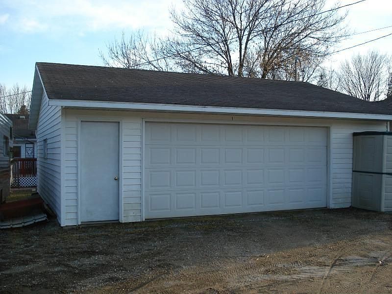 2nd image of 120 3rd St SW