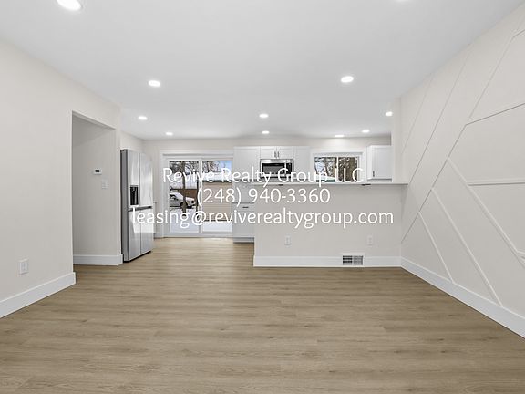 4th image of 32112 Pembroke St
