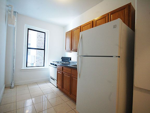 3rd image of 770 Garden St APT 2B
