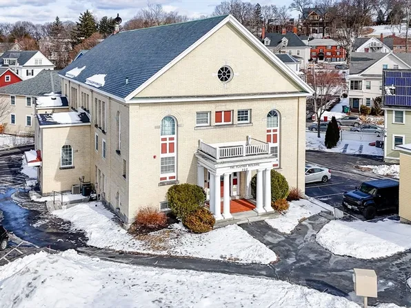 200 Rogers St #10, Lowell, MA 01852