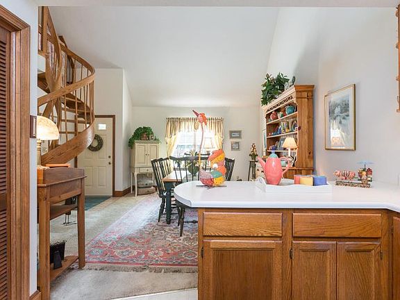 4th image of 10 Cheshire Meadows Ln