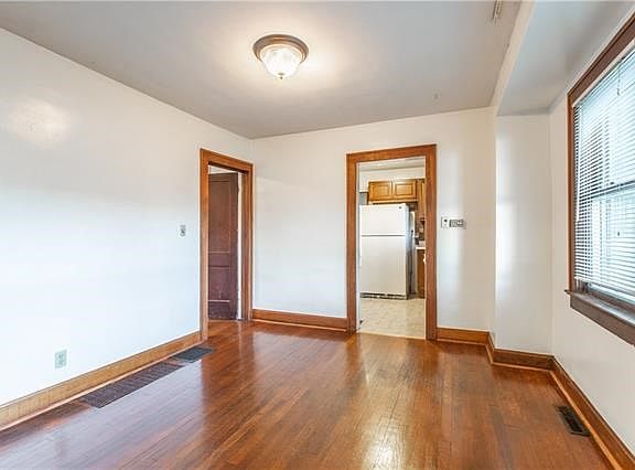 3rd image of 4525 Cambridge St