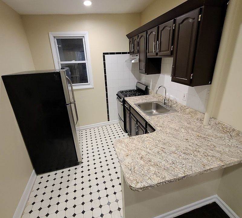 1st image of 690 10th Ave #3C