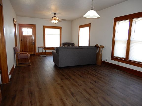 5th image of 829 King St