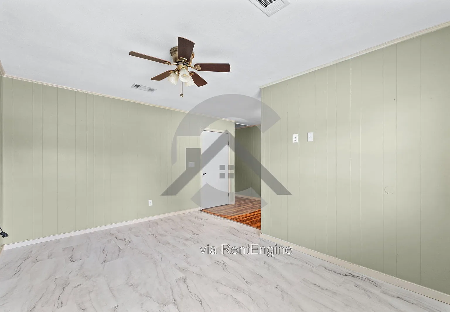2 bed, 1.0 bath, 779 sqft, $1,100 — Photo 2