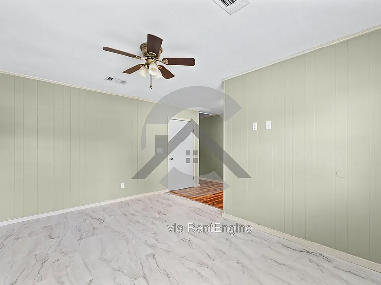 438 Helen St #2 — Photo 2