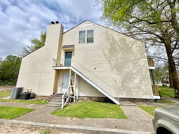 2nd image of 9024 Mahogany Row SE