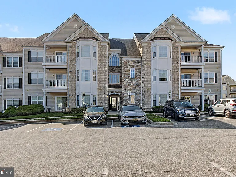 407 Aggies Cir #4-D — Photo 1