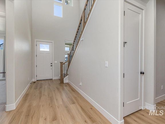 4th image of 5562 S Zaivcla Ave