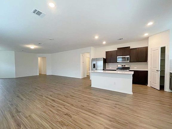 5th image of 1425 Chad Dr