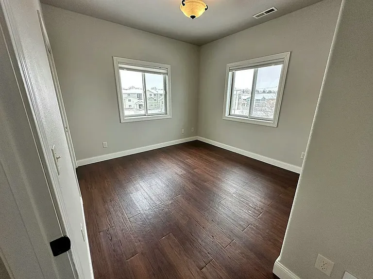 1111 Anamosa St #3 — Photo 9