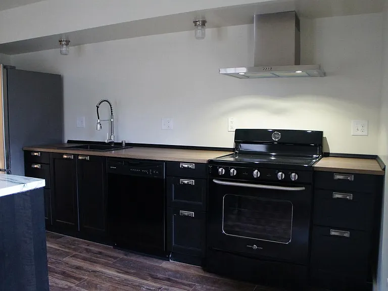 827 E Brady St #3 — Photo 7