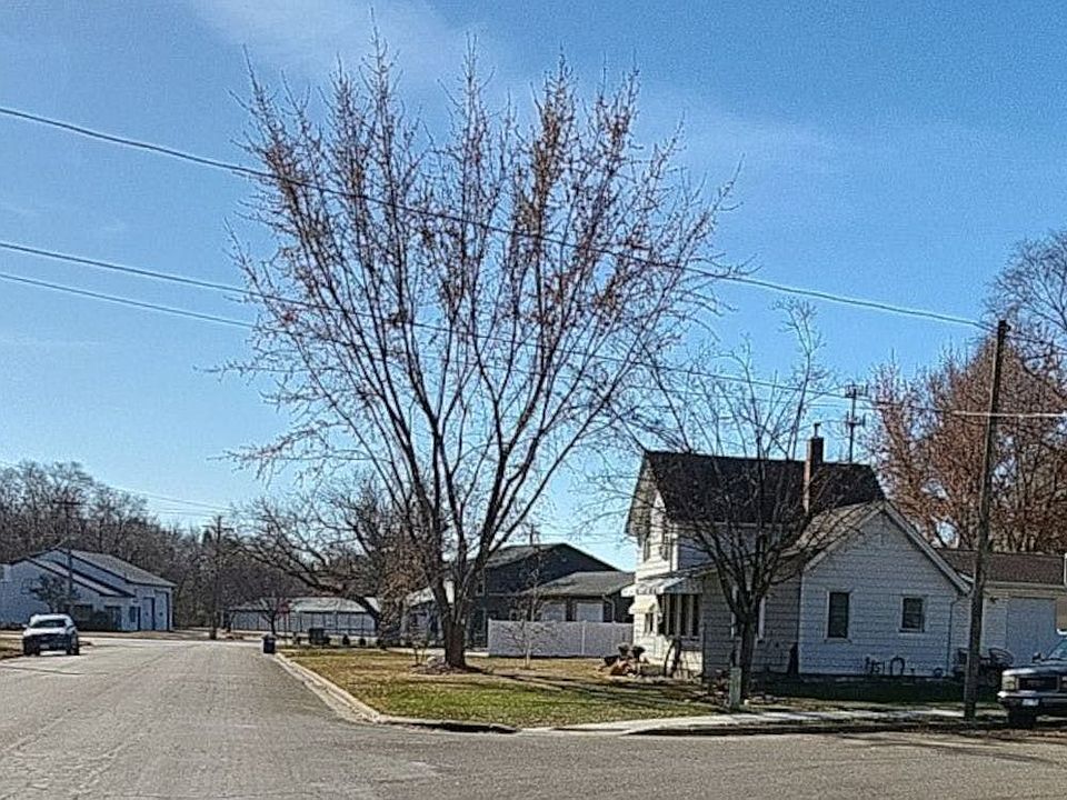 2nd image of 20 Irving Ave