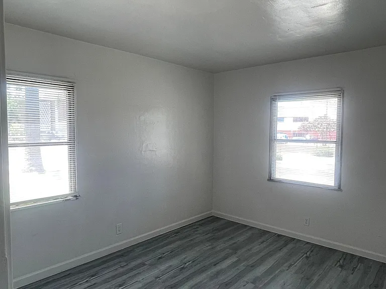 Riverside Townhouse Apartments — Photo 5