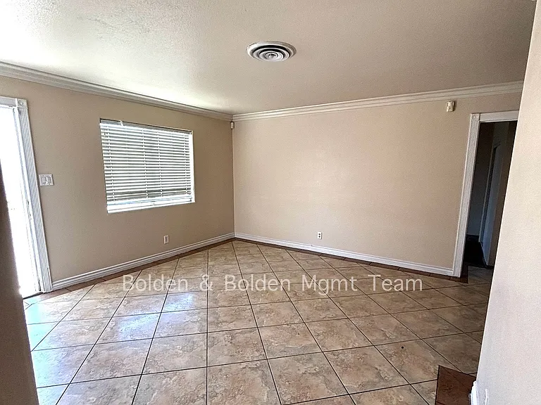 2132 Englestad St — Photo 2